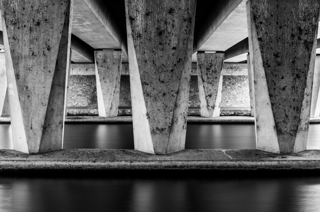 pillars, water, architecture-3908473.jpg